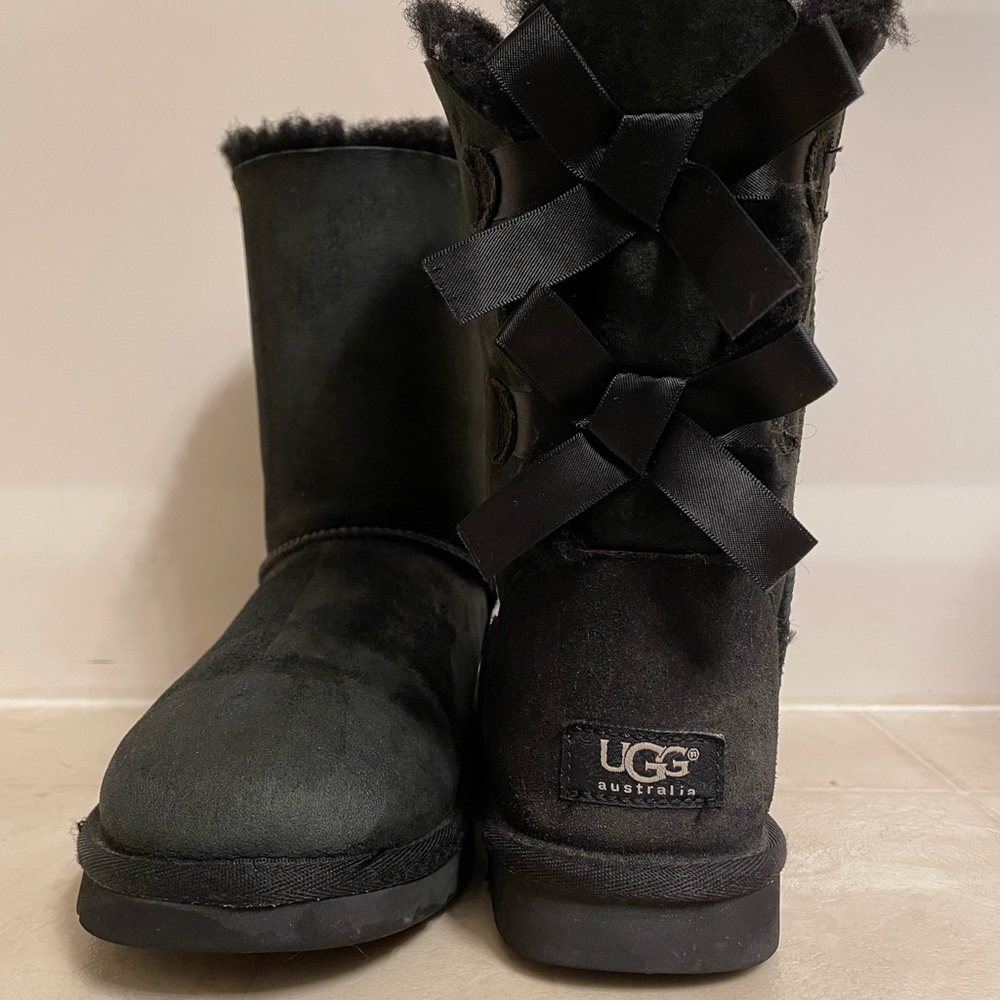 Black bailey bow UGG boots